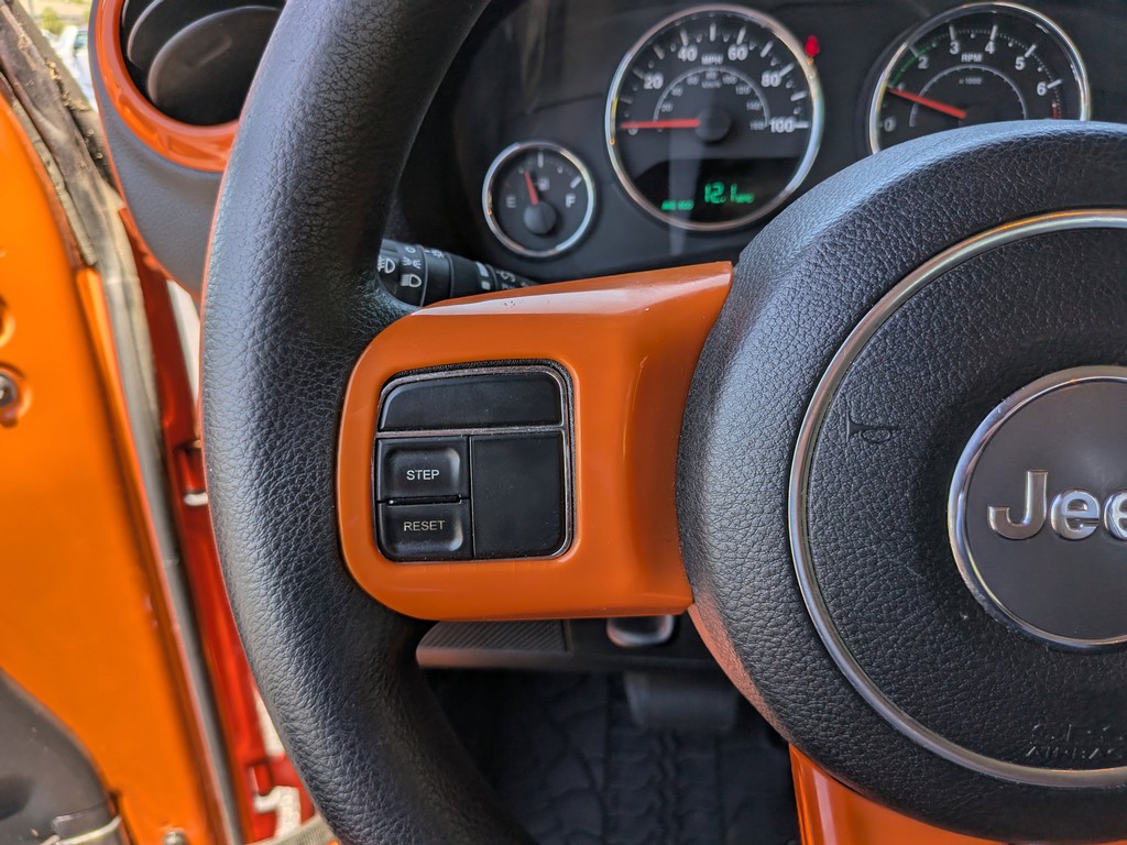 Jeep Wrangler Vehicle Full-screen Gallery Image 24
