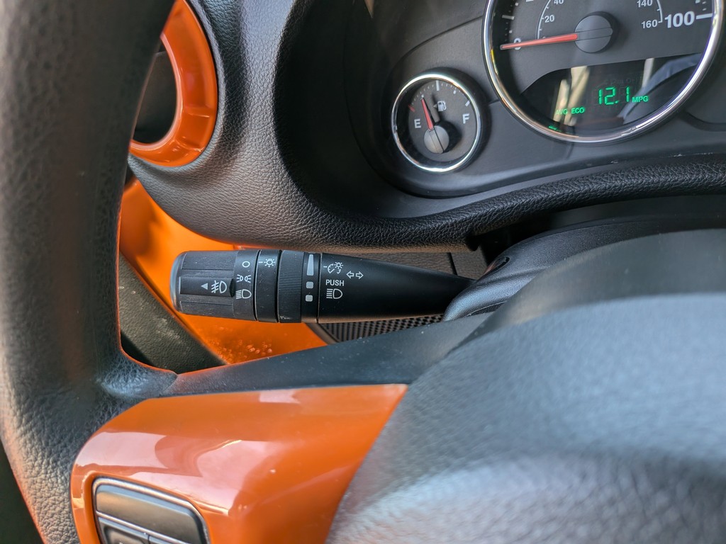 Jeep Wrangler Vehicle Full-screen Gallery Image 26