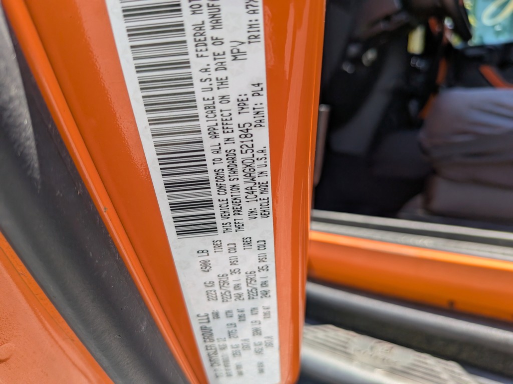 Jeep Wrangler Vehicle Full-screen Gallery Image 30