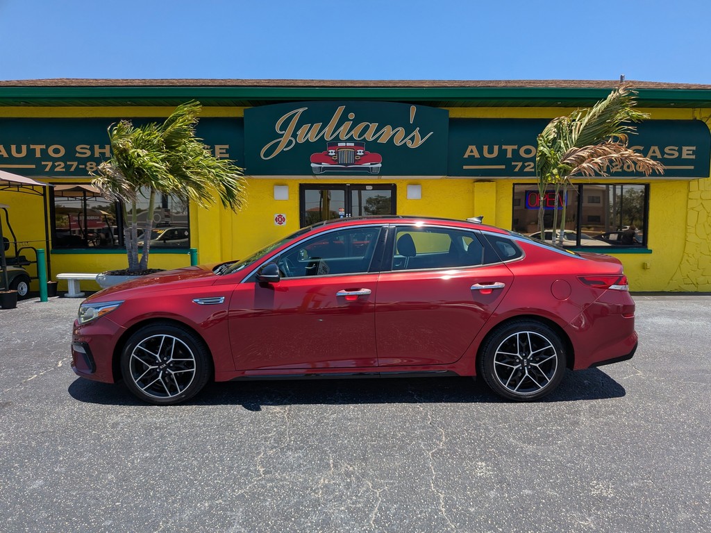 Kia Optima Vehicle Full-screen Gallery Image 02