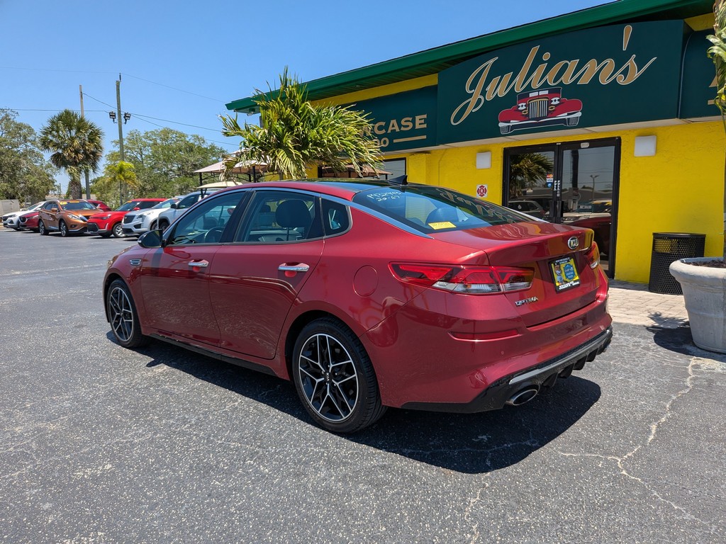 Kia Optima Vehicle Full-screen Gallery Image 03