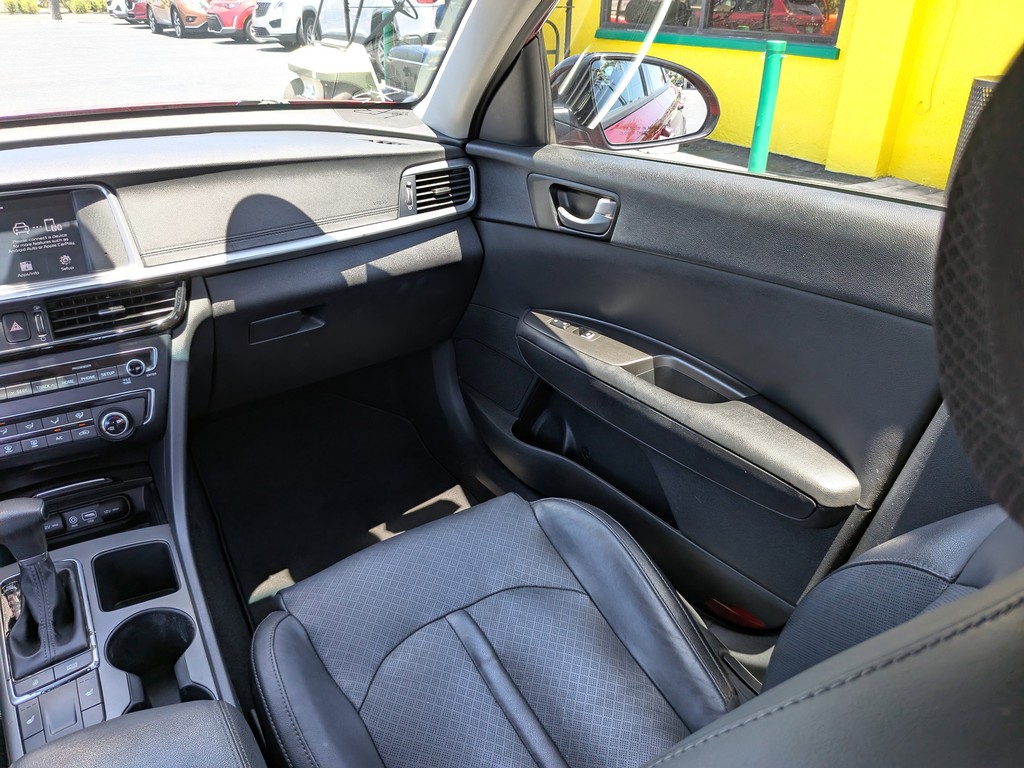 Kia Optima Vehicle Full-screen Gallery Image 14