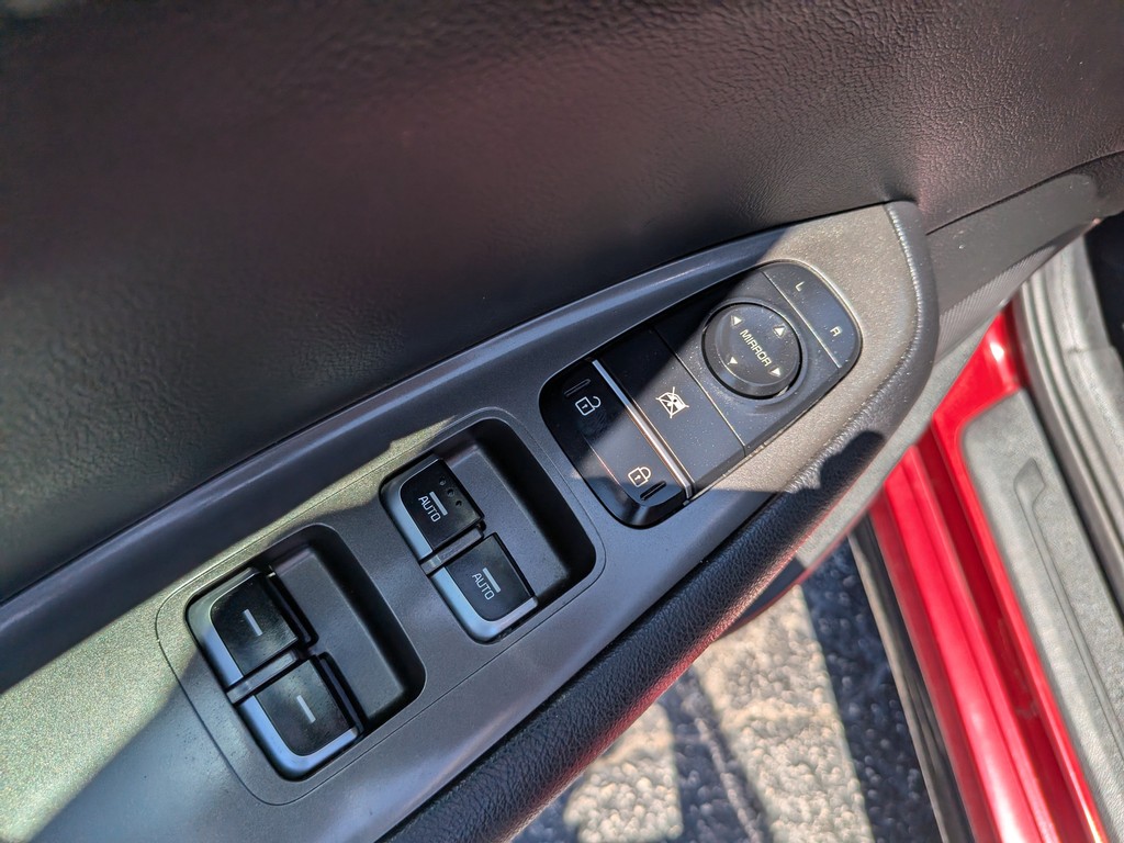 Kia Optima Vehicle Full-screen Gallery Image 16