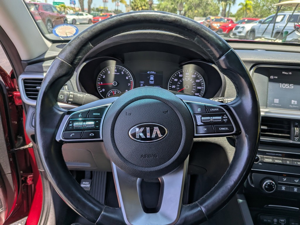 Kia Optima Vehicle Full-screen Gallery Image 25