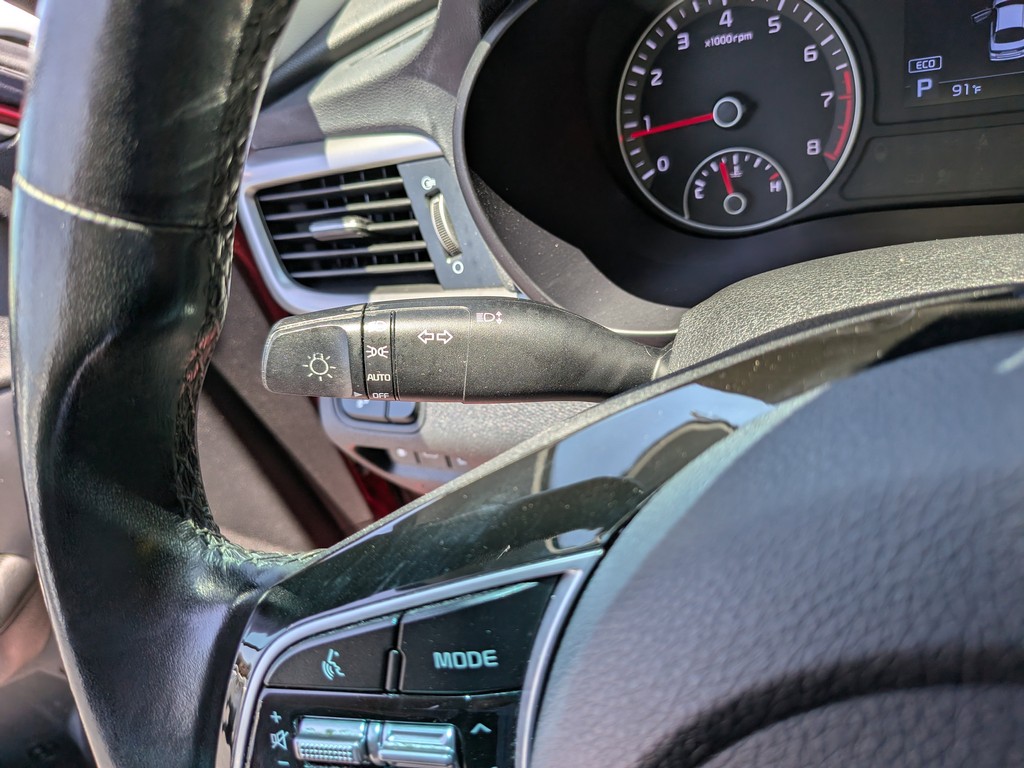 Kia Optima Vehicle Full-screen Gallery Image 28