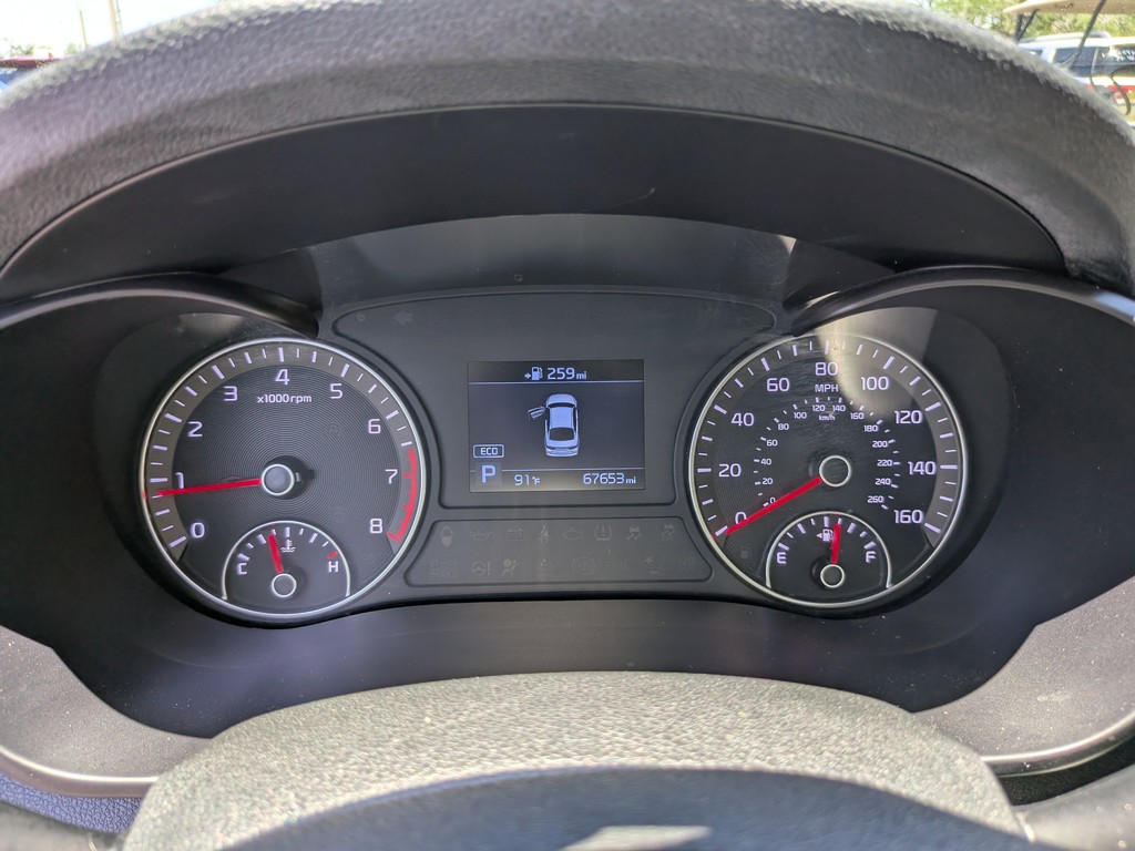 Kia Optima Vehicle Full-screen Gallery Image 30