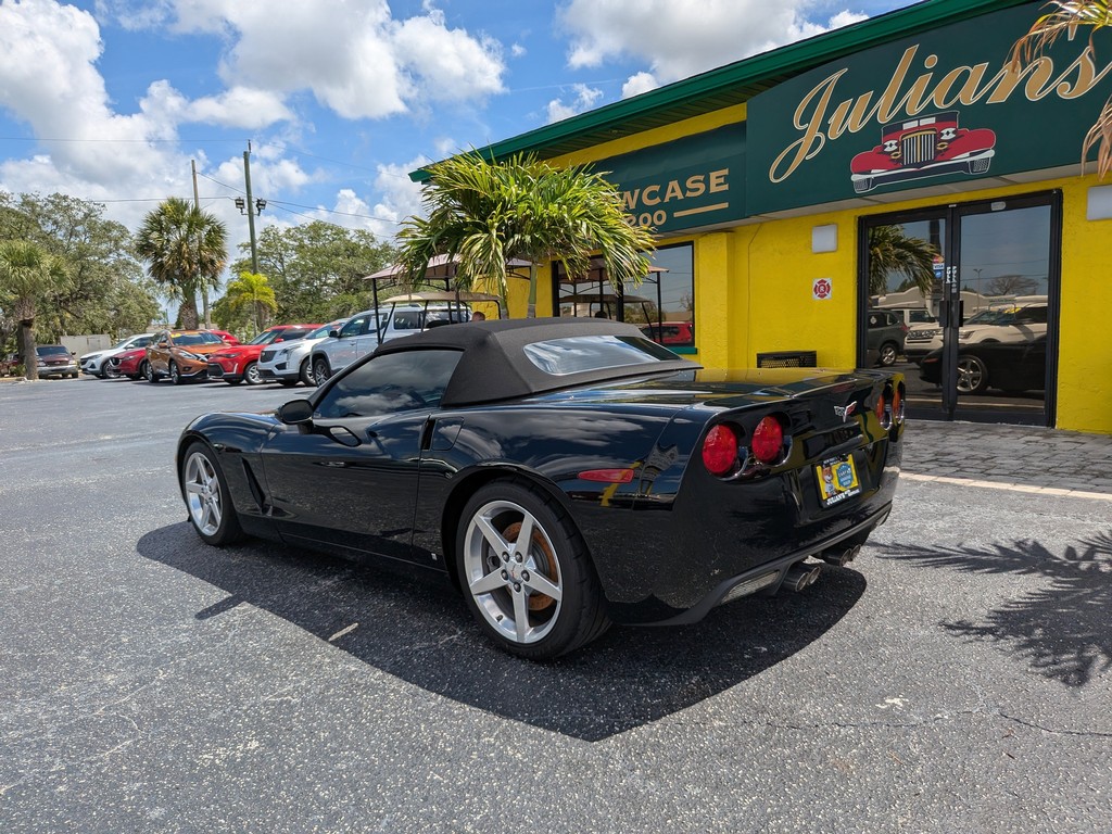 Chevrolet Corvette Vehicle Full-screen Gallery Image 03