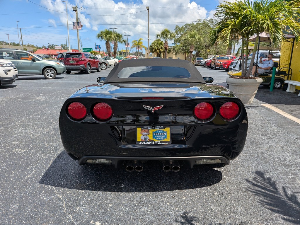Chevrolet Corvette Vehicle Full-screen Gallery Image 04