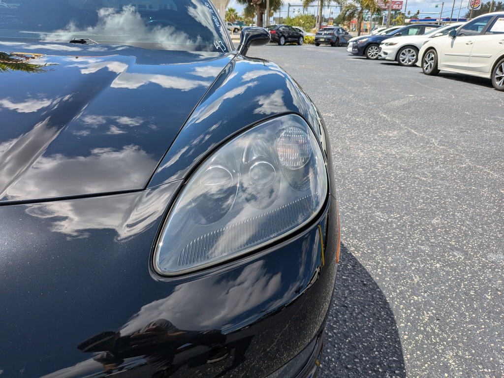 Chevrolet Corvette Vehicle Full-screen Gallery Image 06