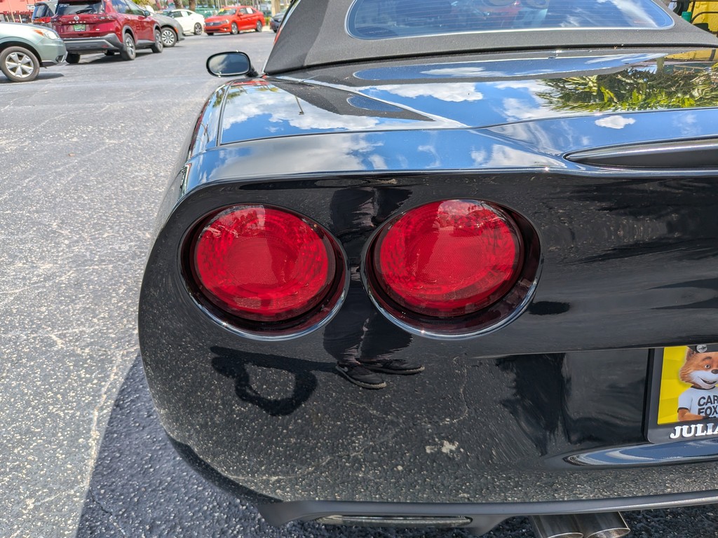 Chevrolet Corvette Vehicle Full-screen Gallery Image 07