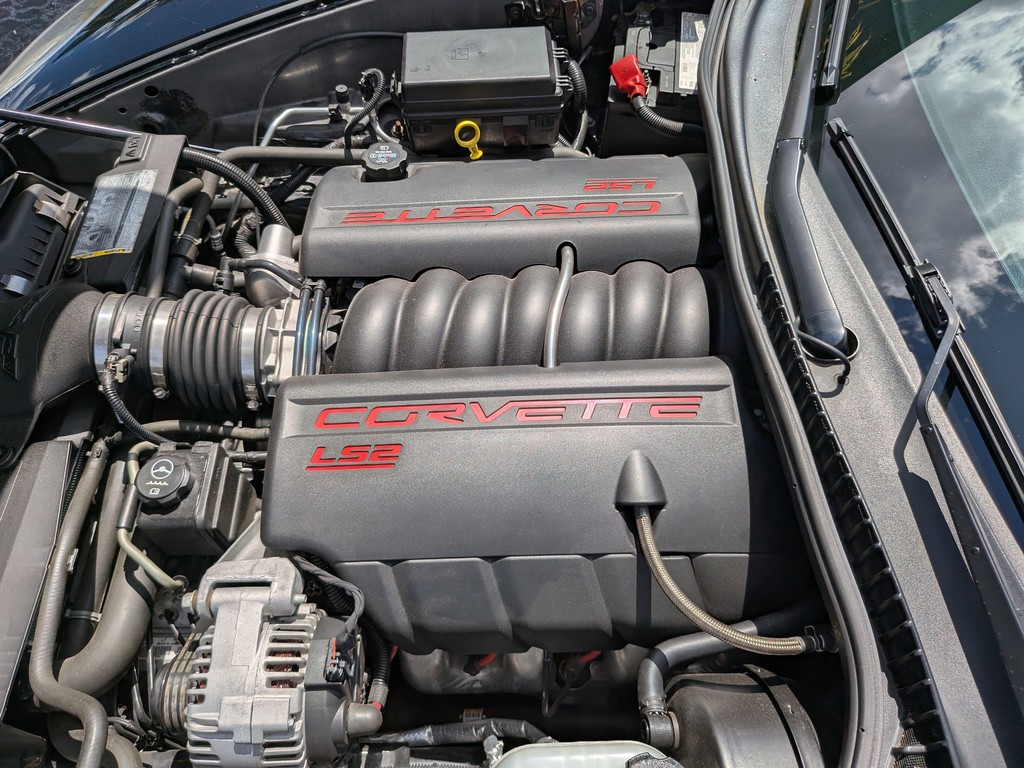 Chevrolet Corvette Vehicle Full-screen Gallery Image 08