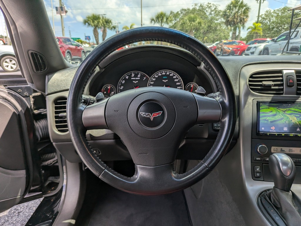 Chevrolet Corvette Vehicle Full-screen Gallery Image 11