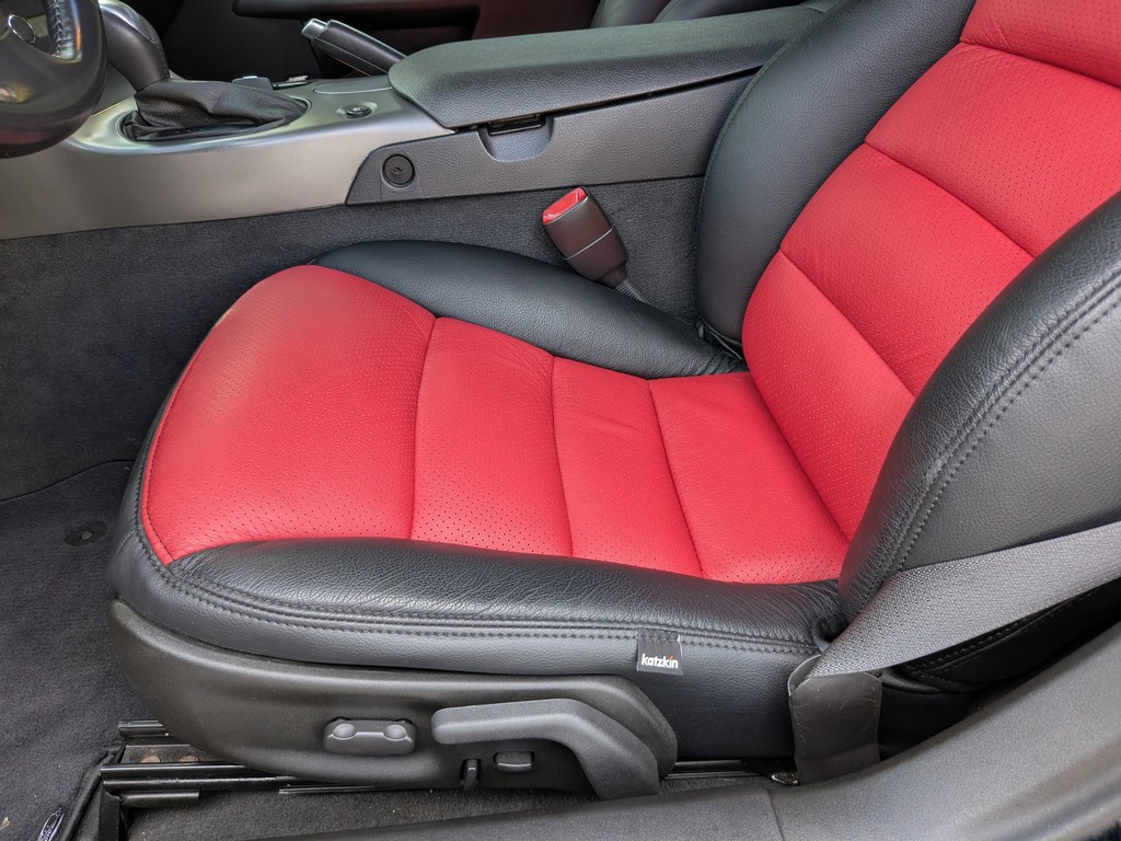 Chevrolet Corvette Vehicle Full-screen Gallery Image 17