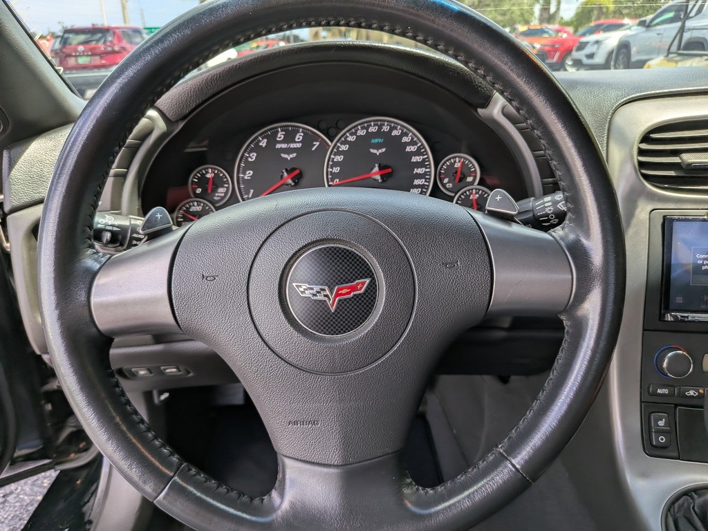 Chevrolet Corvette Vehicle Full-screen Gallery Image 26