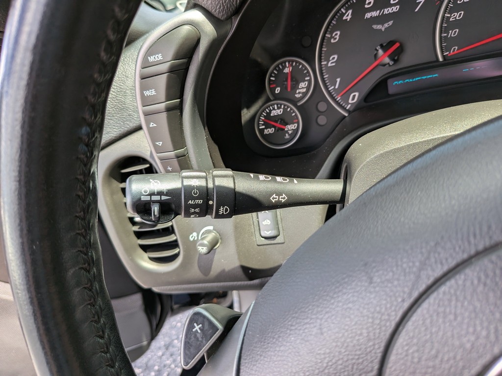 Chevrolet Corvette Vehicle Full-screen Gallery Image 27