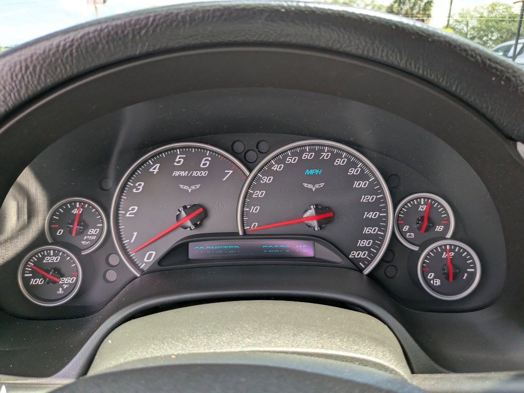 Chevrolet Corvette Vehicle Full-screen Gallery Image 28
