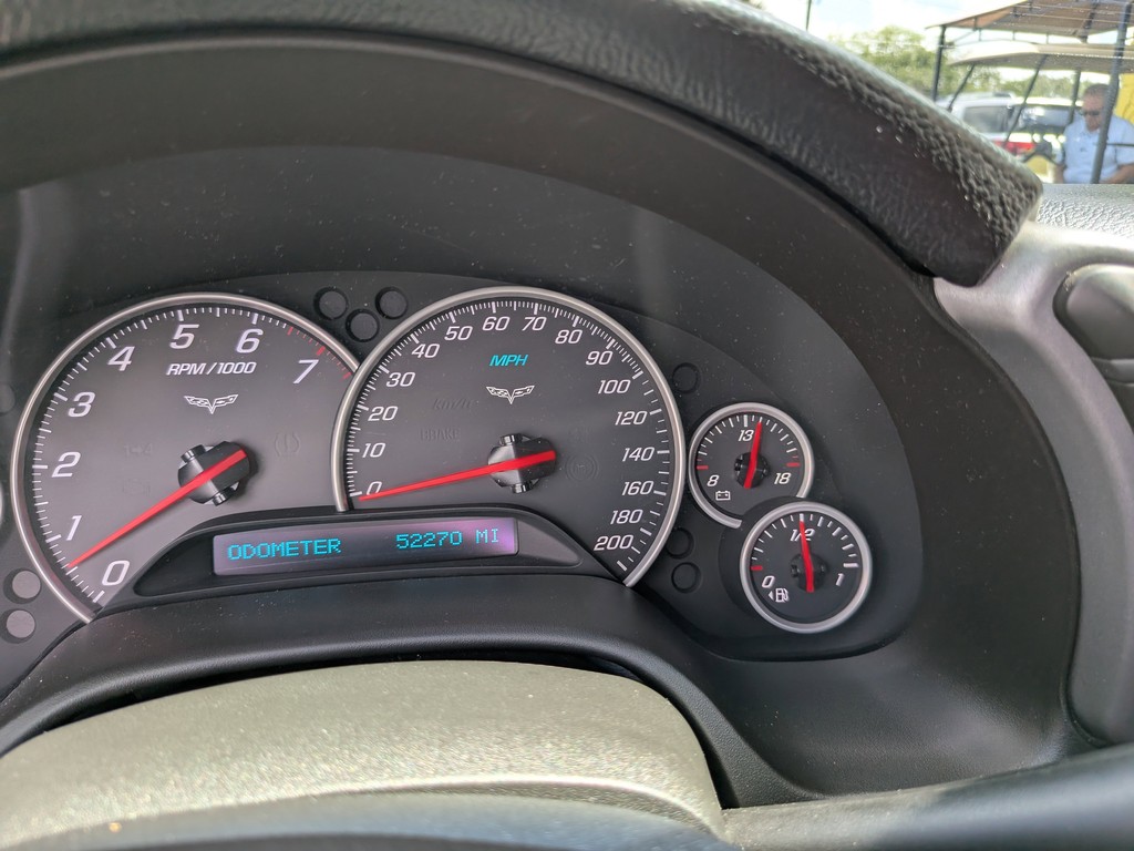 Chevrolet Corvette Vehicle Full-screen Gallery Image 29