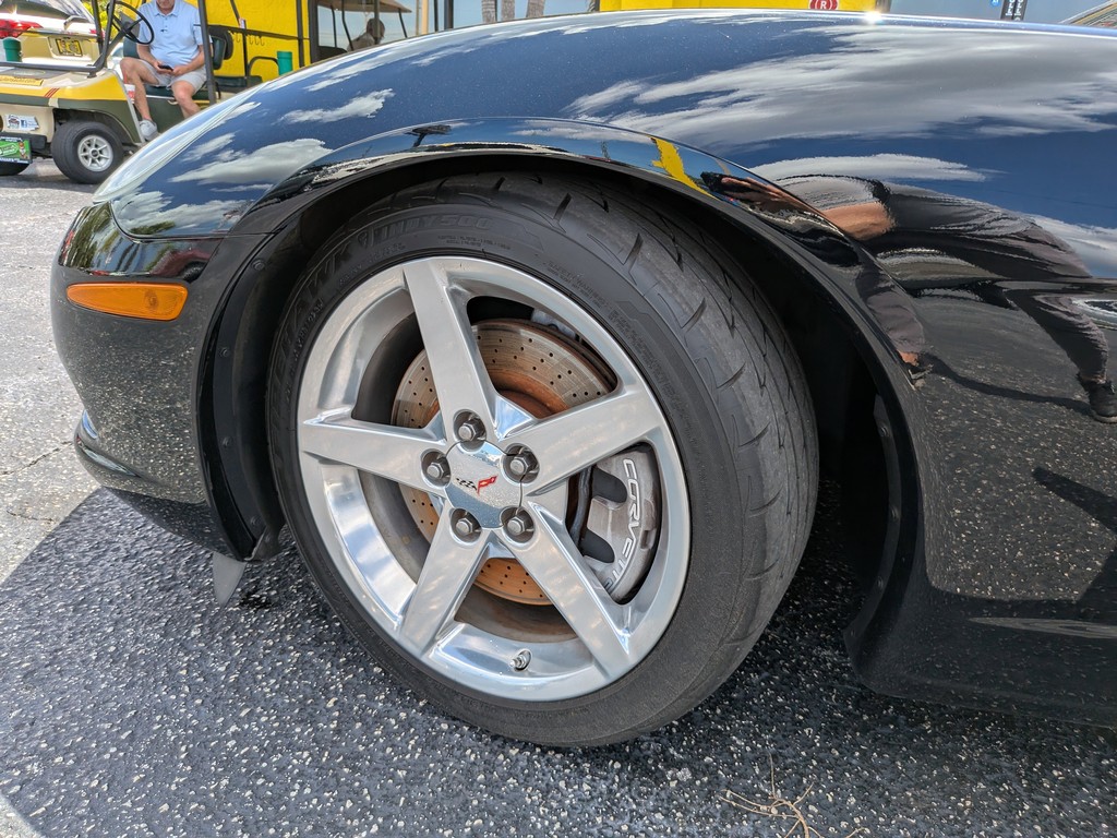 Chevrolet Corvette Vehicle Full-screen Gallery Image 30