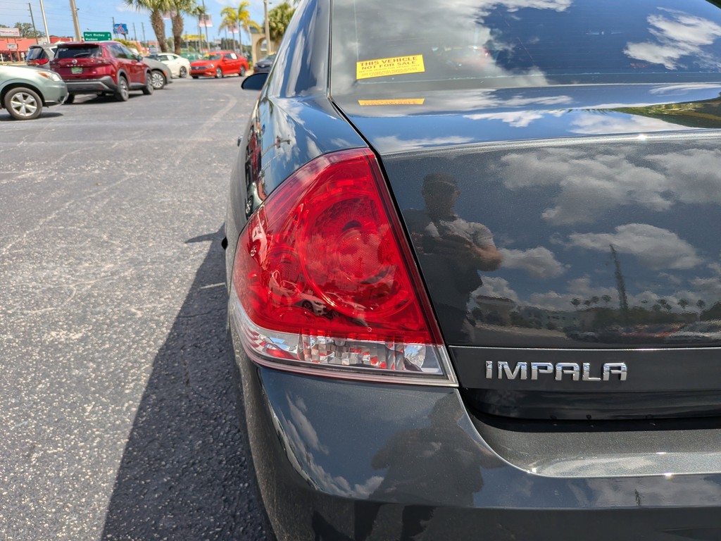 Chevrolet Impala Vehicle Full-screen Gallery Image 07