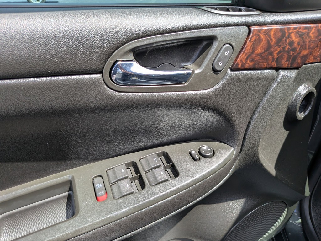 Chevrolet Impala Vehicle Full-screen Gallery Image 16