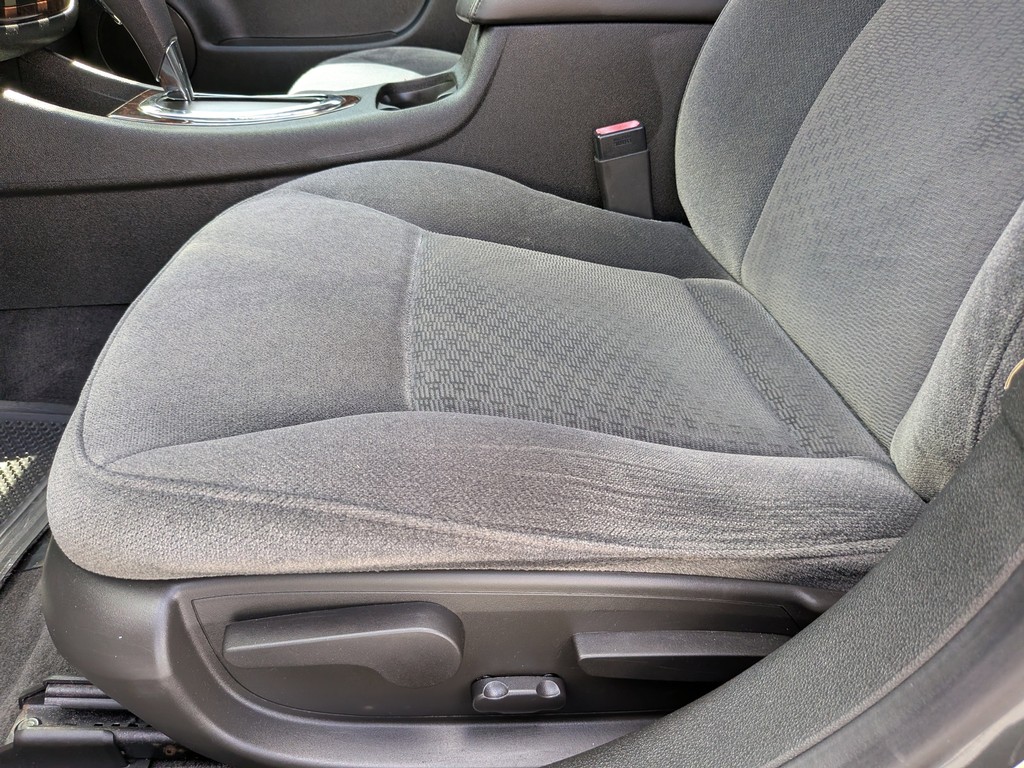 Chevrolet Impala Vehicle Full-screen Gallery Image 17