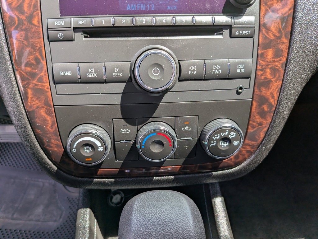 Chevrolet Impala Vehicle Full-screen Gallery Image 21