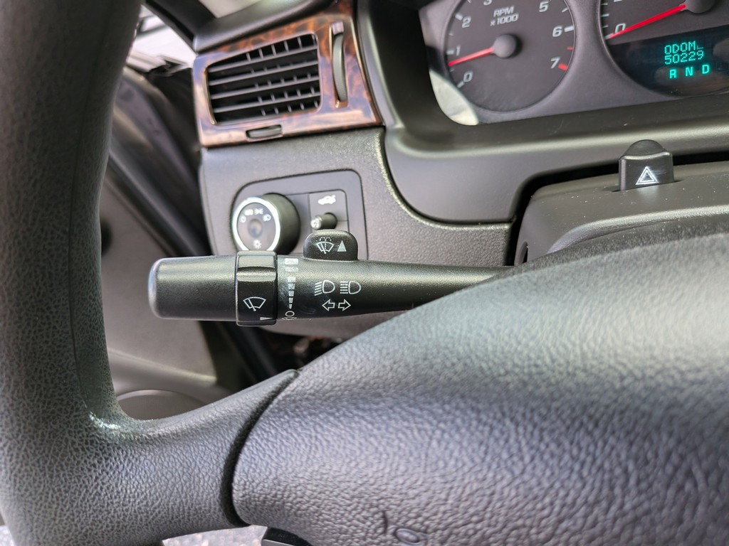 Chevrolet Impala Vehicle Full-screen Gallery Image 26