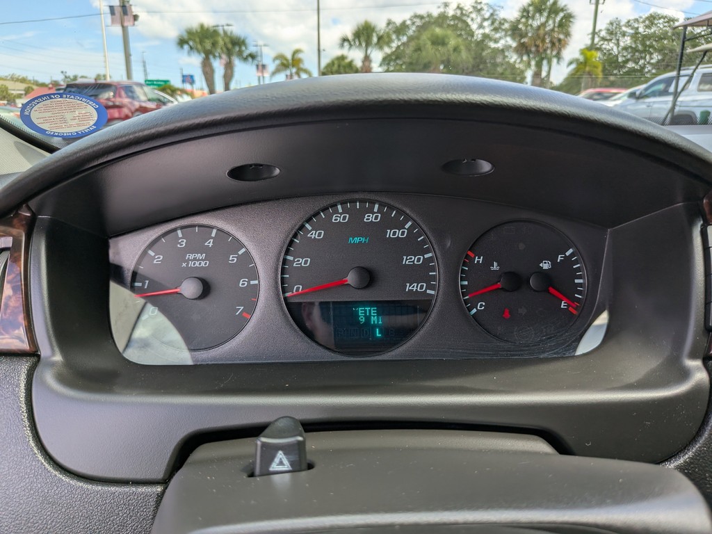 Chevrolet Impala Vehicle Full-screen Gallery Image 27