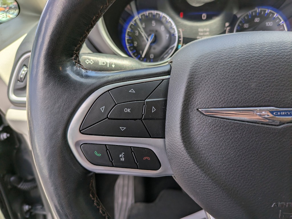 Chrysler Pacifica Vehicle Full-screen Gallery Image 27