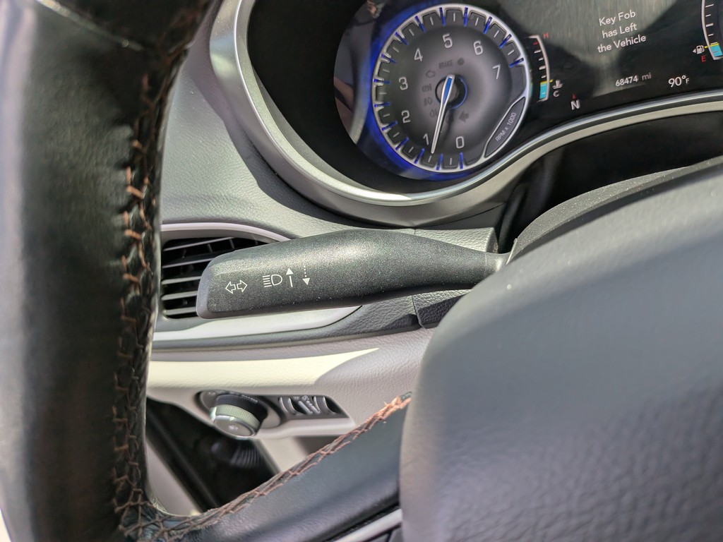 Chrysler Pacifica Vehicle Full-screen Gallery Image 29