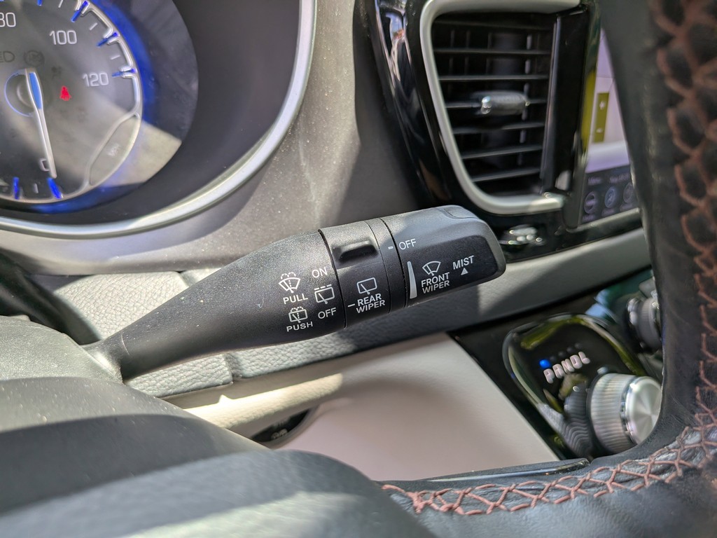 Chrysler Pacifica Vehicle Full-screen Gallery Image 30