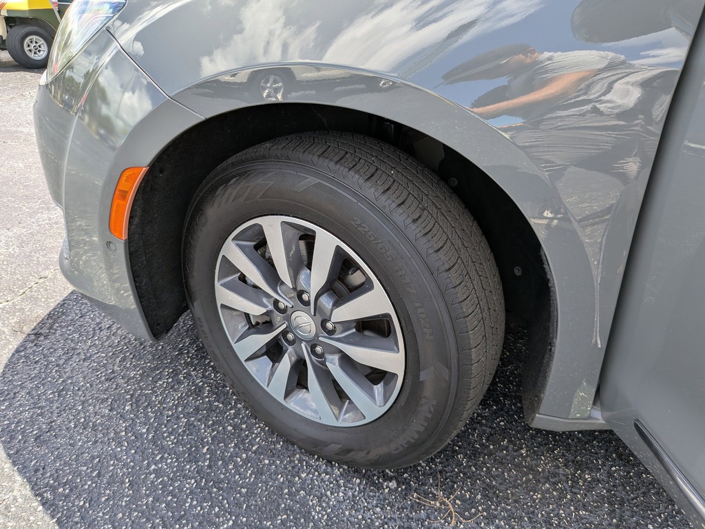 Chrysler Pacifica Vehicle Full-screen Gallery Image 32