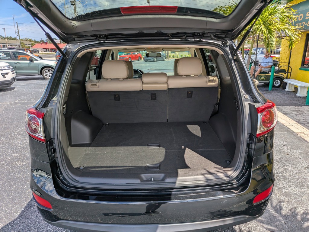 Hyundai Santa Fe Vehicle Full-screen Gallery Image 09