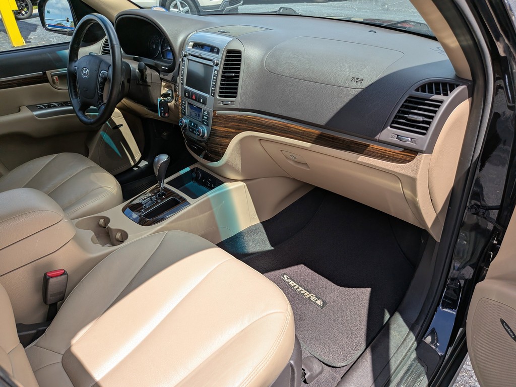 Hyundai Santa Fe Vehicle Full-screen Gallery Image 10