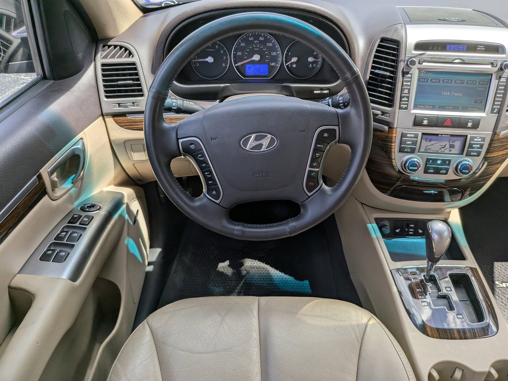 Hyundai Santa Fe Vehicle Full-screen Gallery Image 12