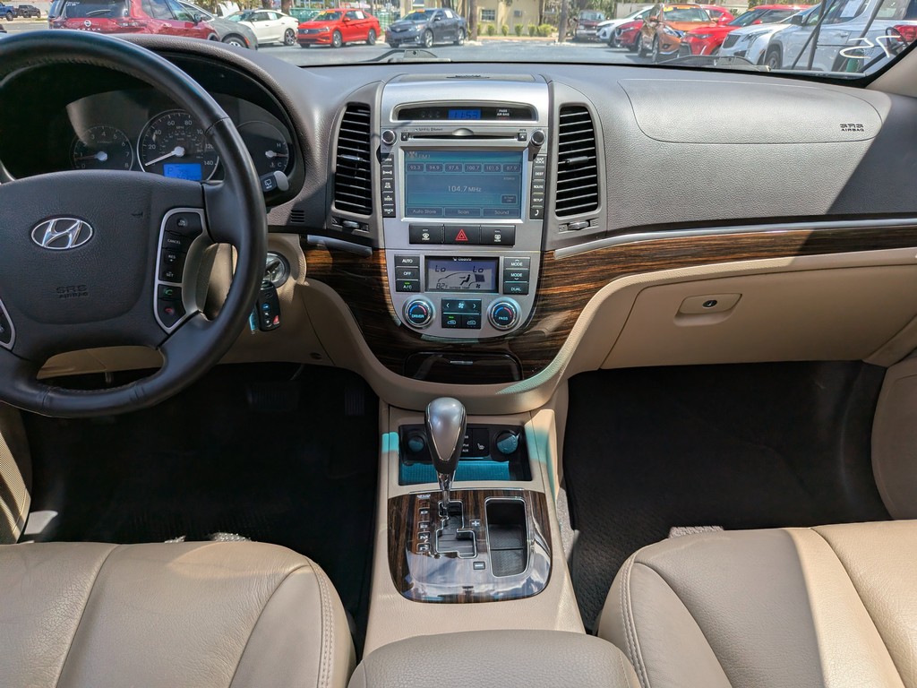 Hyundai Santa Fe Vehicle Full-screen Gallery Image 13