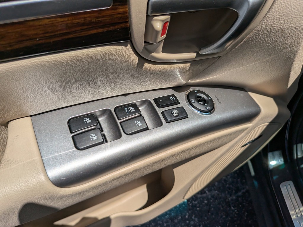 Hyundai Santa Fe Vehicle Full-screen Gallery Image 16