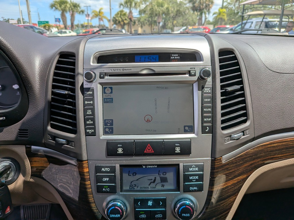 Hyundai Santa Fe Vehicle Full-screen Gallery Image 20