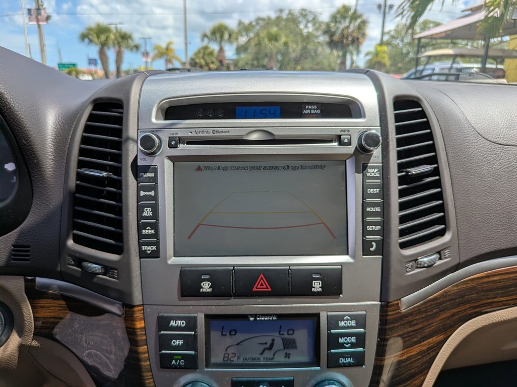 Hyundai Santa Fe Vehicle Full-screen Gallery Image 21