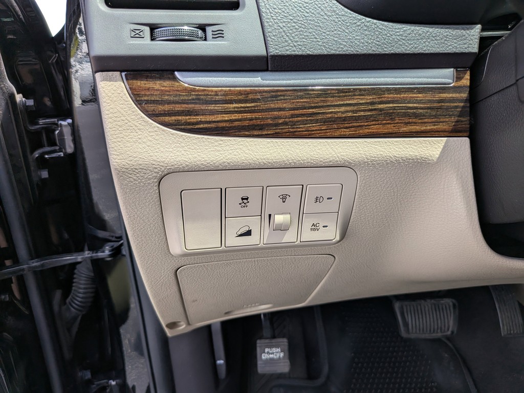 Hyundai Santa Fe Vehicle Full-screen Gallery Image 25