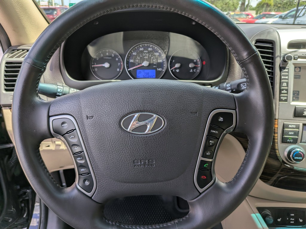 Hyundai Santa Fe Vehicle Full-screen Gallery Image 26