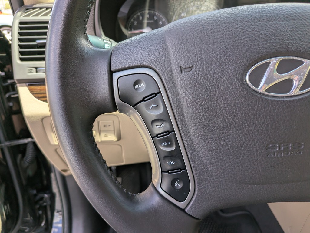 Hyundai Santa Fe Vehicle Full-screen Gallery Image 27