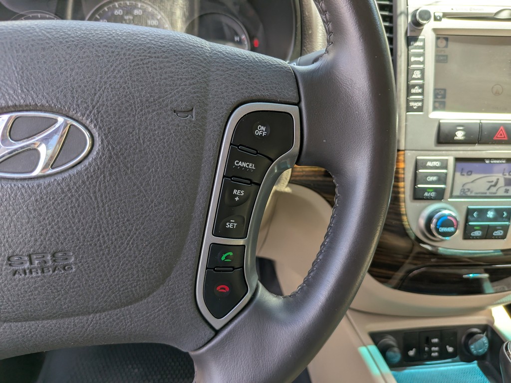 Hyundai Santa Fe Vehicle Full-screen Gallery Image 28