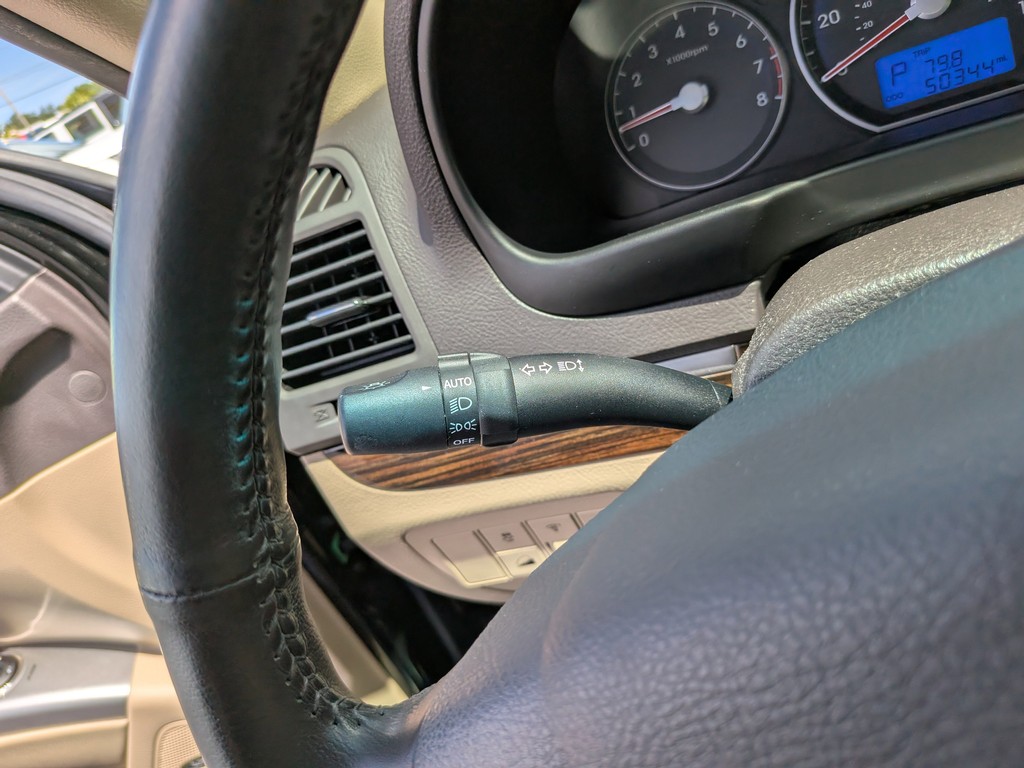 Hyundai Santa Fe Vehicle Full-screen Gallery Image 29