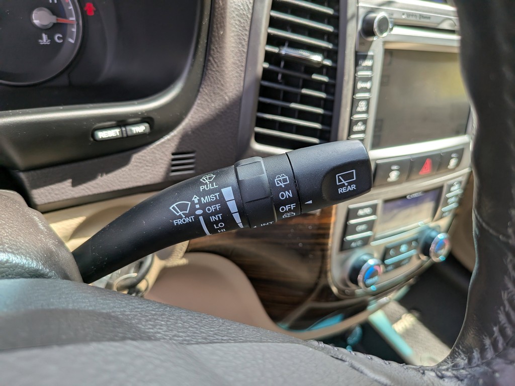 Hyundai Santa Fe Vehicle Full-screen Gallery Image 30