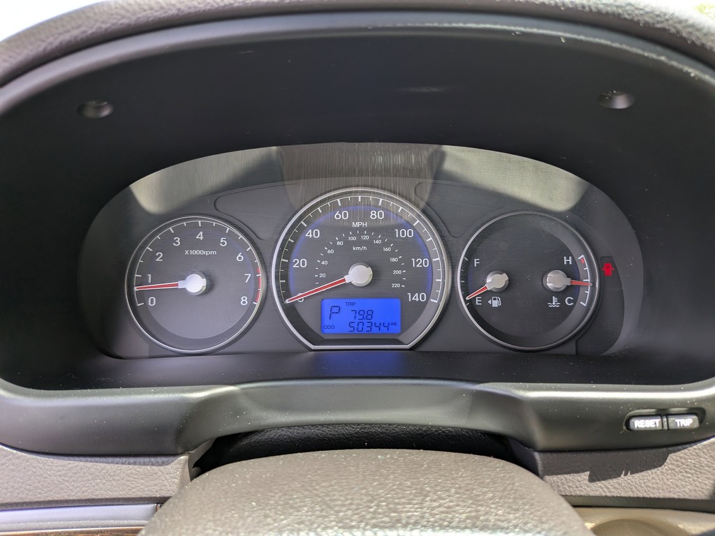 Hyundai Santa Fe Vehicle Full-screen Gallery Image 31