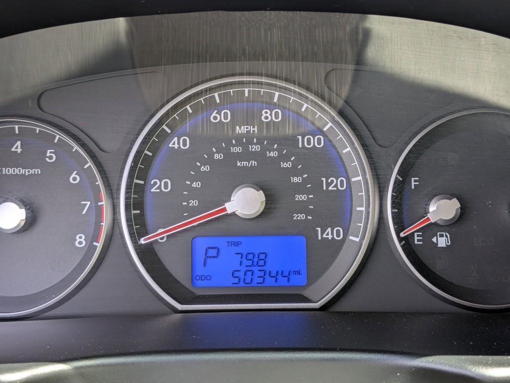 Hyundai Santa Fe Vehicle Full-screen Gallery Image 32
