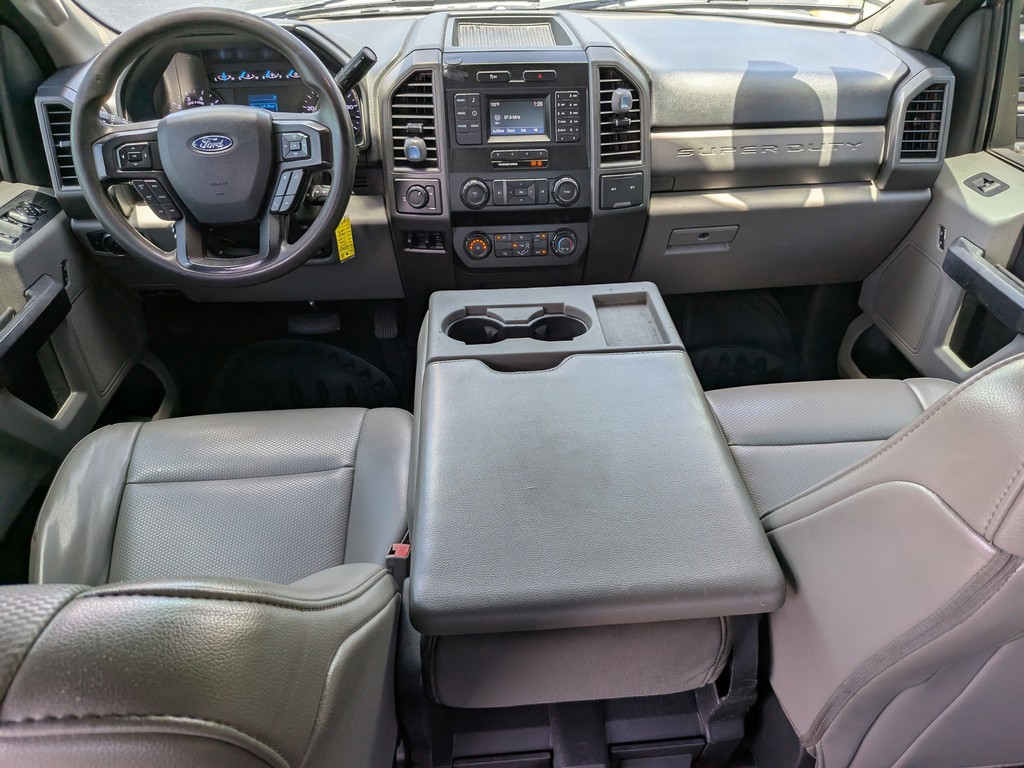 Ford Super Duty F-250 SRW Vehicle Full-screen Gallery Image 09