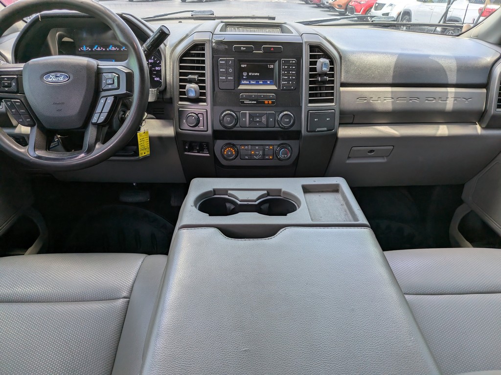Ford Super Duty F-250 SRW Vehicle Full-screen Gallery Image 11
