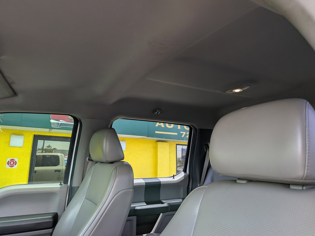 Ford Super Duty F-250 SRW Vehicle Full-screen Gallery Image 16